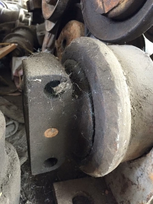 โรลเลอร์รถขุด komatsu pc200-5-6 เก่าญี่ปุ่น ราคา 2,000 บาท โรลเลอร์รถขุด komatsu pc200-5-6 เก่าญี่ปุ่น ราคา 2,000 บาท