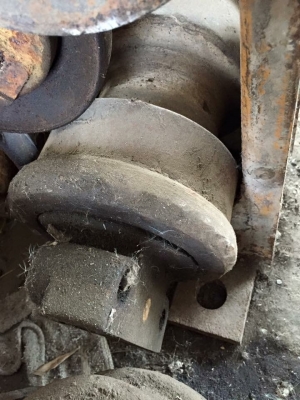 โรลเลอร์รถขุด komatsu pc200-5-6 เก่าญี่ปุ่น ราคา 2,000 บาท โรลเลอร์รถขุด komatsu pc200-5-6 เก่าญี่ปุ่น ราคา 2,000 บาท