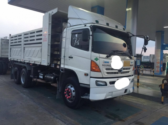 ขาย ฮีโน. 360 แก๊ดโรงงาน ปี 2011 วิ่ง หกแสน โล. มีระบบลากพ๋วง มีสองคัน.  รถอยู่ ภาคไต้