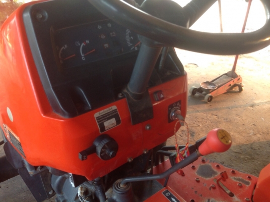 แทรกเตอร์คูโบต้า 2808 โฟวิลสภาพสวยมากเดิมพร้อมใช้งานมีโรตารี่ให้ด้วย แทรกเตอร์คูโบต้า 2808 โฟวิลสภาพสวยมากเดิมพร้อมใช้งานมีโรตารี่ให้ด้วย