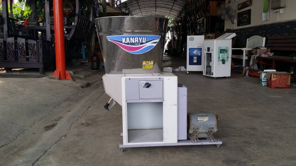 เครื่องขัดข้าวขาว KANRYU รุ่น RB330(2) เก่าญี่ปุ่น กำลังการผลิต 30 kg./ชม. สามารถขัดข้าวกล้องให้เป็นข้าวขาวได้อย่างสะดวก รวดเร็ว