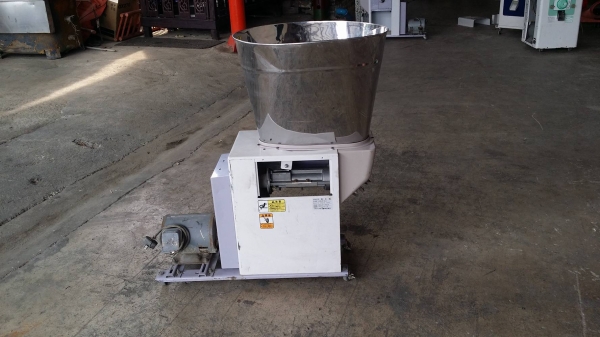 เครื่องขัดข้าวขาว KANRYU รุ่น RB330(2) เก่าญี่ปุ่น กำลังการผลิต 30 kg./ชม. สามารถขัดข้าวกล้องให้เป็นข้าวขาวได้อย่างสะดวก รวดเร็ว