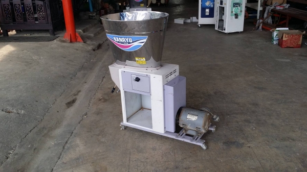 เครื่องขัดข้าวขาว KANRYU รุ่น RB330(2) เก่าญี่ปุ่น กำลังการผลิต 30 kg./ชม. สามารถขัดข้าวกล้องให้เป็นข้าวขาวได้อย่างสะดวก รวดเร็ว