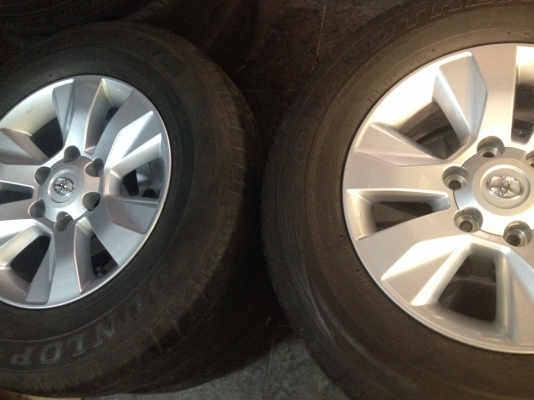 ล้อแม็ก Toyota Revo 17 พร้อมยาง Dunlop 265 65 17 ยางปี 14