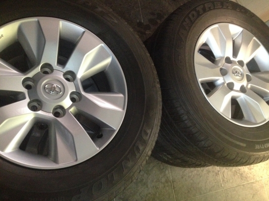 ล้อแม็ก Toyota Revo 17 พร้อมยาง Dunlop 265 65 17 ยางปี 14