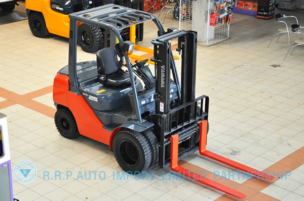 ขายรถโฟล์คลิฟท์มือสอง TOYOTA รุ่น 8FD25-31365 ราคา 485,000 บาท นำเข้าจากประเทศญี่ปุ่น 100\% ไม่เคยใช้งานในไทย