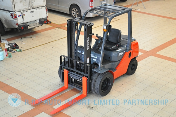 ขายรถโฟล์คลิฟท์มือสอง TOYOTA รุ่น 8FD25-31365 ราคา 485,000 บาท นำเข้าจากประเทศญี่ปุ่น 100\% ไม่เคยใช้งานในไทย