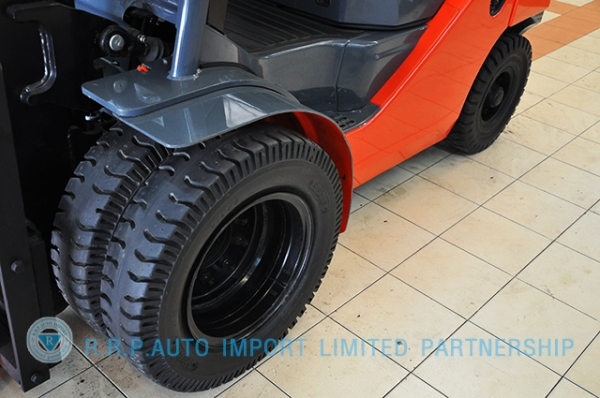 ขายรถโฟล์คลิฟท์มือสอง TOYOTA รุ่น 8FD25-31365 ราคา 485,000 บาท นำเข้าจากประเทศญี่ปุ่น 100\% ไม่เคยใช้งานในไทย