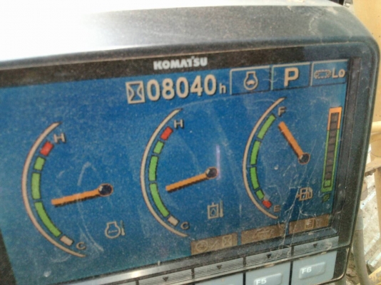 ขายด่วน!! Komatsu PC200-8 ไมล์ชม.8,000 สภาพสวยค่ะ