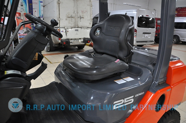 ขายรถโฟล์คลิฟท์มือสอง TOYOTA รุ่น 8FD25-12254 ราคา 520,000 บาท นำเข้าจากประเทศญี่ปุ่น 100\% ไม่เคยใช้งานในไทย