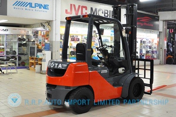 ขายรถโฟล์คลิฟท์มือสอง TOYOTA รุ่น 8FD25-12254 ราคา 520,000 บาท นำเข้าจากประเทศญี่ปุ่น 100\% ไม่เคยใช้งานในไทย