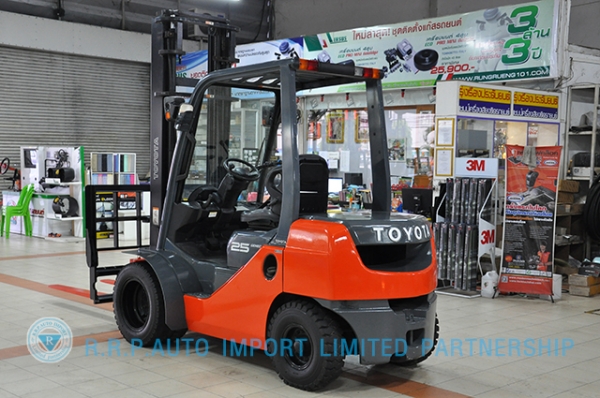 ขายรถโฟล์คลิฟท์มือสอง TOYOTA รุ่น 8FD25-12254 ราคา 520,000 บาท นำเข้าจากประเทศญี่ปุ่น 100\% ไม่เคยใช้งานในไทย