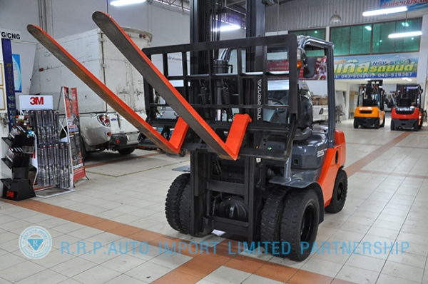 ขายรถโฟล์คลิฟท์มือสอง TOYOTA รุ่น 8FD25-12254 ราคา 520,000 บาท นำเข้าจากประเทศญี่ปุ่น 100\% ไม่เคยใช้งานในไทย