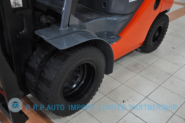 ขายรถโฟล์คลิฟท์มือสอง TOYOTA รุ่น 8FD25-12254 ราคา 520,000 บาท นำเข้าจากประเทศญี่ปุ่น 100\% ไม่เคยใช้งานในไทย