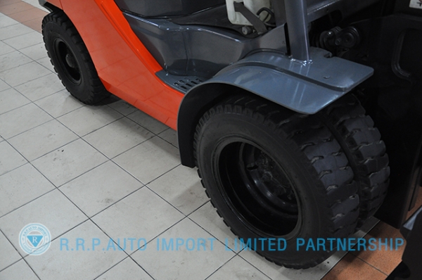 ขายรถโฟล์คลิฟท์มือสอง TOYOTA รุ่น 8FD25-12254 ราคา 520,000 บาท นำเข้าจากประเทศญี่ปุ่น 100\% ไม่เคยใช้งานในไทย