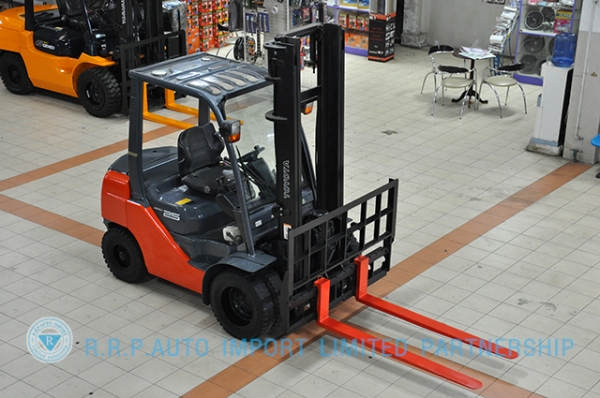 ขายรถโฟล์คลิฟท์มือสอง TOYOTA รุ่น 8FD25-12254 ราคา 520,000 บาท นำเข้าจากประเทศญี่ปุ่น 100\% ไม่เคยใช้งานในไทย