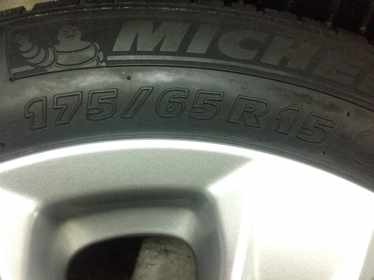 แม็ก ฮอนด้า แจ๊ส ไฮบริด พร้อมยาง 175-65-15 แม็ก ฮอนด้า แจ๊ส ไฮบริด พร้อมยาง 175-65-15