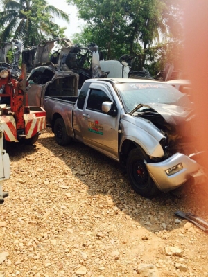 ซากดีเเมกด์ เครื่อง2500รื้อขายเป็นอะไหลทั้งคันมีหลายรุ่นทั้งเก๋งเเละกระบะ