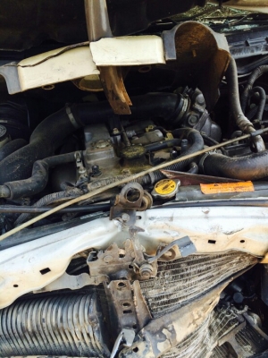 ซากดีเเมกด์ เครื่อง2500รื้อขายเป็นอะไหลทั้งคันมีหลายรุ่นทั้งเก๋งเเละกระบะ