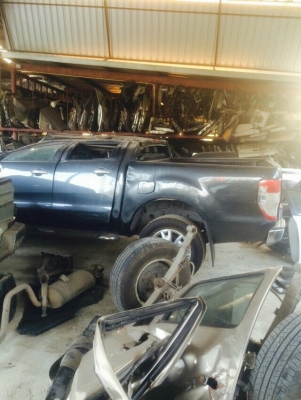 ฟรอด ปี12 เเยกขายเป็นอะไหลทุกอย่างทั้งคันเครื่องเกียรออโต้สมบูรณ์มีหลายรุ่นเก๋งเเละกระบะ