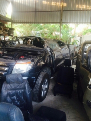 ฟรอด ปี12 เเยกขายเป็นอะไหลทุกอย่างทั้งคันเครื่องเกียรออโต้สมบูรณ์มีหลายรุ่นเก๋งเเละกระบะ