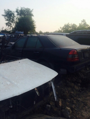 เบ้นซ์ C220 รื้อเเยกขายอะไหลทุกอย่างทั้งคันมีหลายรุ่นเก๋งเเละกระบะทุกรุ่น