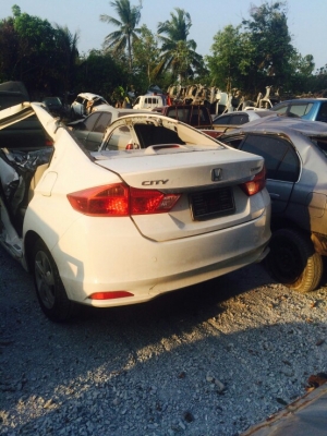 ซิดตี้โฉมล่าสุดเเยกขายอะไหลทุกอย่างทั้งคันเครื่องเกียรสวยมากมีหลายรุ่นทั้งเก๋งและกะบะ