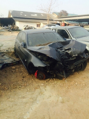 ซาก BMW 318i ถอดขายอะไหลทุกอย่างทั้งคันมีหลายรุ่นทั้งเก๋งเเละกระบะเก่าเเละใหม่