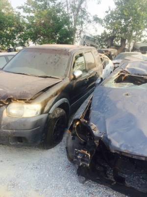 ซากฟรอดถอดเเยกขายอะไหลทุกอย่างทั้งคันมีหลายรุ่นเก๋งเเละกระบะเก่าเเละใหม่