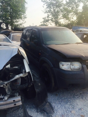 ซากฟรอดถอดเเยกขายอะไหลทุกอย่างทั้งคันมีหลายรุ่นเก๋งเเละกระบะเก่าเเละใหม่