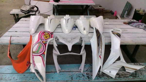 ชุดสีแท้ชิ้นละ100บ.!!รับเองม.ราม1(มีเท่าที่ขายเท่านั้น)