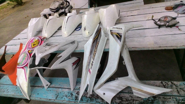 ชุดสีแท้ชิ้นละ100บ.!!รับเองม.ราม1(มีเท่าที่ขายเท่านั้น)