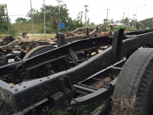 ขายแชซซีรถ 6ล้อ HINO ISUZU พร้อมช่วงล่าง ไม่มีทะเบียน