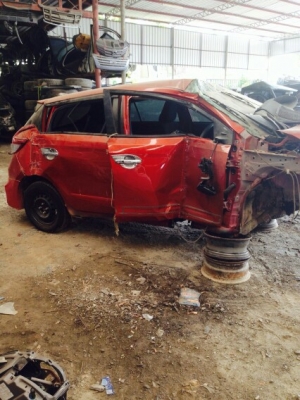 ซากนิวส์ยาริสถอดเเยกขายเป็นอะไหลทุกอย่างทั้งหมดทั้งคันมีหลายรุ่นเก๋งเเละกระบะใหม่เเละเก่า