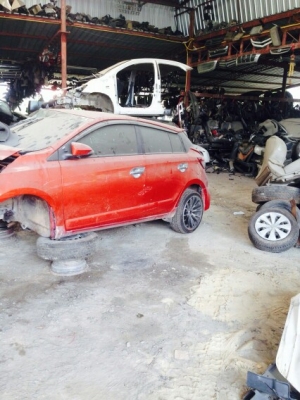 ซากนิวส์ยาริสถอดเเยกขายเป็นอะไหลทุกอย่างทั้งหมดทั้งคันมีหลายรุ่นเก๋งเเละกระบะใหม่เเละเก่า