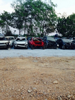 ร้านอะไหลรถยนต์ถอดเเยกขายอะไหลตามสภาพทุกคันกระบะเเละเก๋งสนใจติดต่อสอบถามได้ครับ