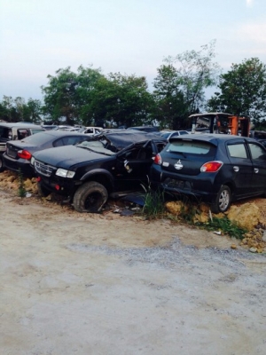 ร้านอะไหลรถยนต์ถอดเเยกขายอะไหลตามสภาพทุกคันกระบะเเละเก๋งสนใจติดต่อสอบถามได้ครับ