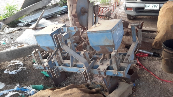 ขายเครื่องปลูกข้าวโพดพร้อมทั้งปุ๋ย ของอนุสร