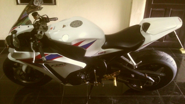 MOMO XBIKE เสนอขาย CBR1000RR