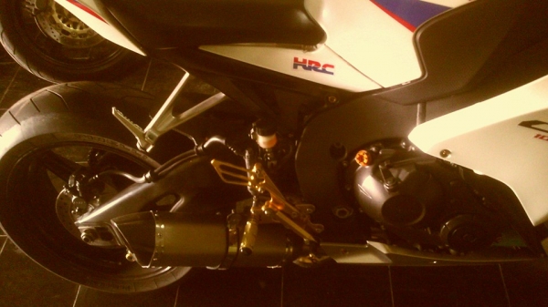 MOMO XBIKE เสนอขาย CBR1000RR