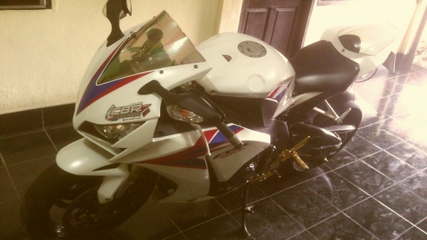 MOMO XBIKE เสนอขาย CBR1000RR
