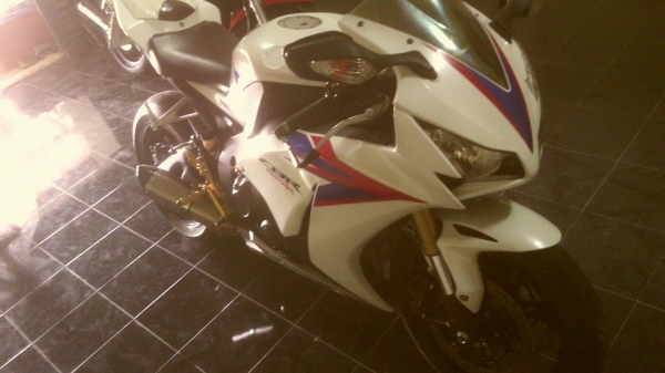 MOMO XBIKE เสนอขาย CBR1000RR