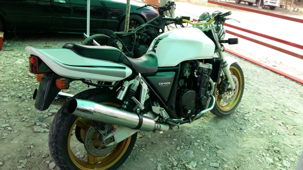 ขายด่วนครับ รถมอเตอร์ไซค์ HONDA BIC 1 สีขาว 1000CC. รถพร้อมใช้งาน เอกสารพร้อมโอน ครับ