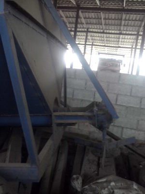 ขายเครื่องหว่านขี้ไก่ ปุ๋ยคอก เก่าเก็บซื้อมาไม่เคยใช้เลยครับ