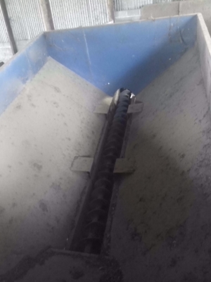 ขายเครื่องหว่านขี้ไก่ ปุ๋ยคอก เก่าเก็บซื้อมาไม่เคยใช้เลยครับ