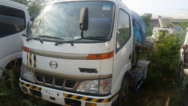 ขายรถบรรทุก 6 ล้อหัวคัสซี HINO DUTRO 130 แรงม้าปี 2548 ราคา 240000