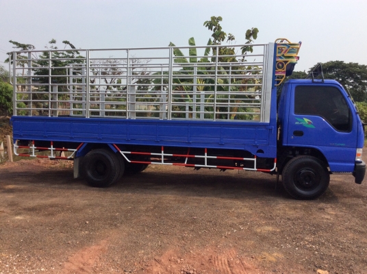 ISUZU 6ล้อ NQR ยาว 5.5 ม.  เครื่อง120แรง พวงมาลัยพาว์เวอร์ ยางดีทุกเส้น รถพร้อมใช้ ขาย 490,000 บาท ศุภากร 081-1903107 , 081-4252943