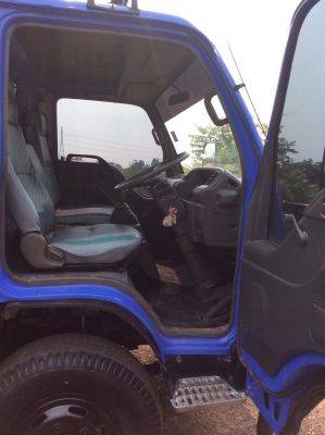 ISUZU 6ล้อ NQR ยาว 5.5 ม.  เครื่อง120แรง พวงมาลัยพาว์เวอร์ ยางดีทุกเส้น รถพร้อมใช้ ขาย 490,000 บาท ศุภากร 081-1903107 , 081-4252943