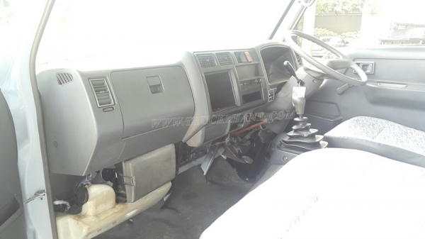 รถบรรทุก 6 ล้อ HINO FA141 ทุกอย่างเดิมๆทั้งหมด