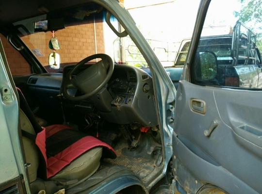 ขายได้ขายเลย  รถตู้สวยๆๆเครื่องดีมากแอร์เย็นภายในสวย